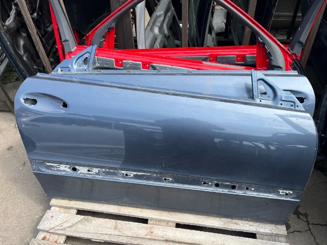 Пасажирські передні двері A2097200205 MERCEDES