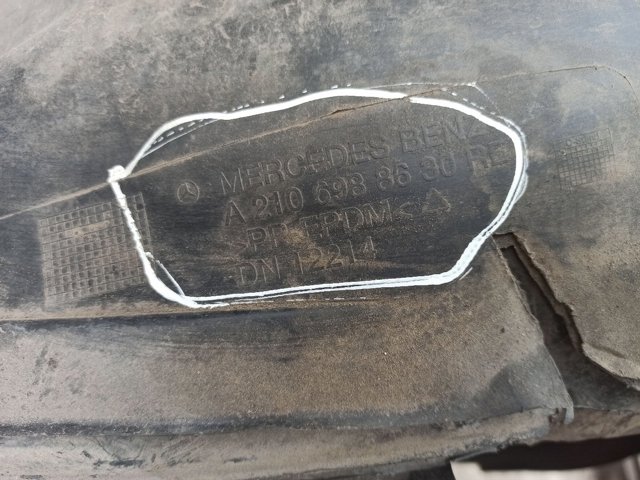 Підкрилок заднього крила, правий A2106982630 MERCEDES