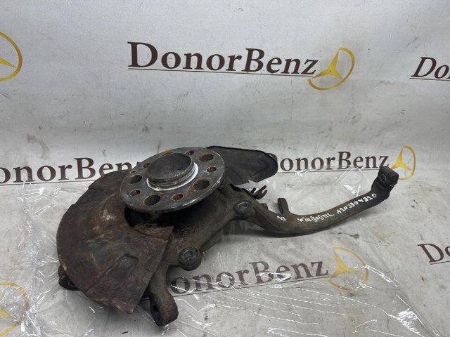 Цапфа поворотна ліва A2113304920 MERCEDES
