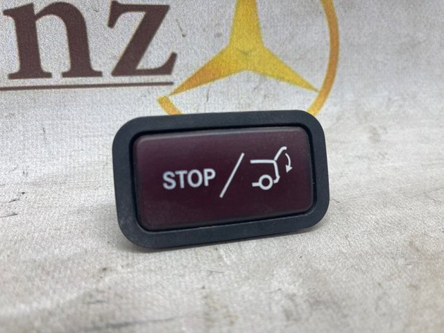 Кнопка приводу замка 3/5 дверей (ляди) / кришки багажника A2128210651 MERCEDES
