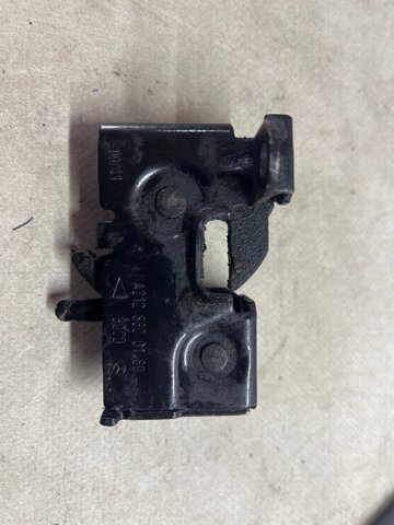 Замок кришки капота A2128800160 MERCEDES