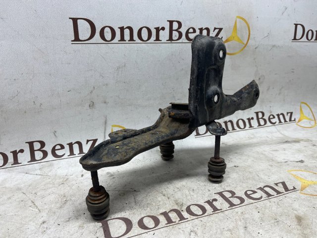 Кронштейн компресора кондиціонера A2213200243 MERCEDES