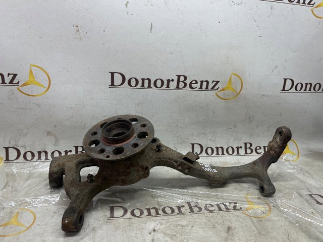 Цапфа поворотна права A2213324801 MERCEDES