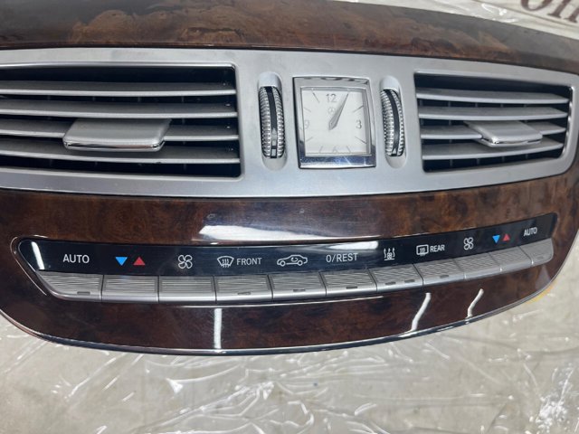 Блок кнопок центральної консолі A2218705058 MERCEDES