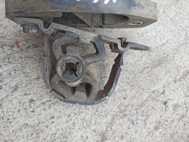 Тримач глушника задній A2514920044 MERCEDES