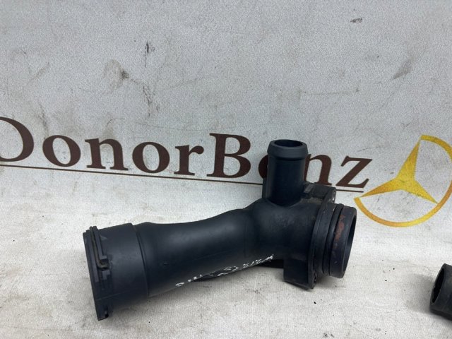 Фланець системи охолодження (трійник) A2712002056 MERCEDES