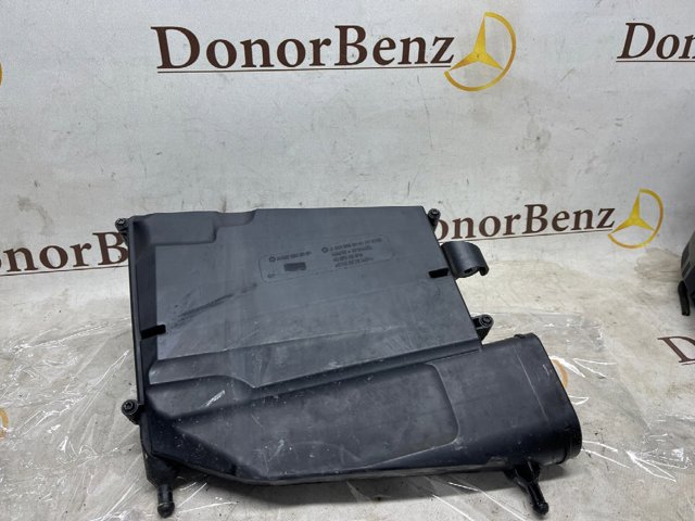 Корпус повітряного фільтра, правий A6420902001 MERCEDES