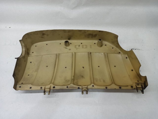 Кришка двигуна декоративна A6470100167 MERCEDES