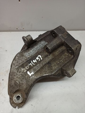 Кронштейн подушки (опори) двигуна, лівої A6512230004 MERCEDES