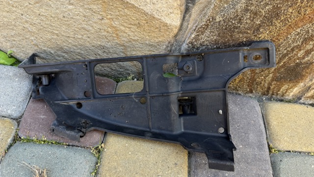 Ліве кріплення заднього бампера A2188850965 MERCEDES