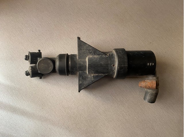 Сопло омивача фари передньої 8D0955101 VAG