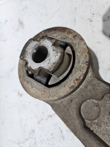 Правий важіль передній нижній підвіски 1339466080 FIAT