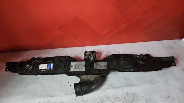 Кронштейн кріплення радіатора 1364551080 PEUGEOT