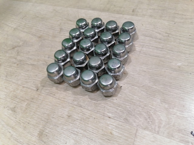 Гайка кріплення колеса 40224ZN50A NISSAN