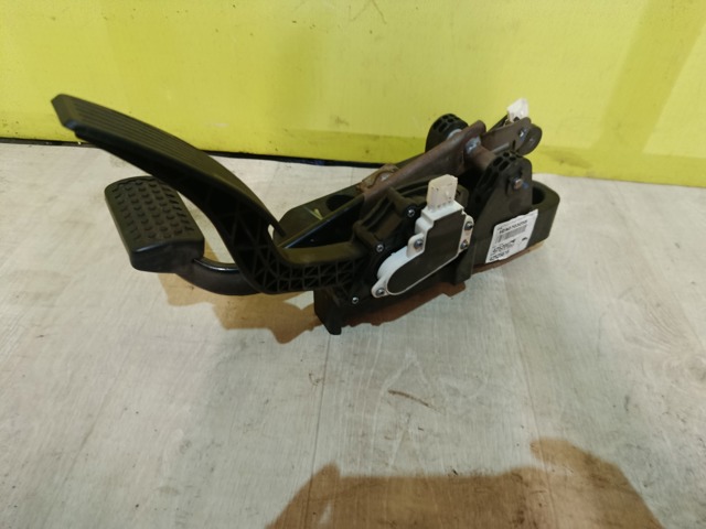 Фіксатор педалі гальма 42520667 PEUGEOT
