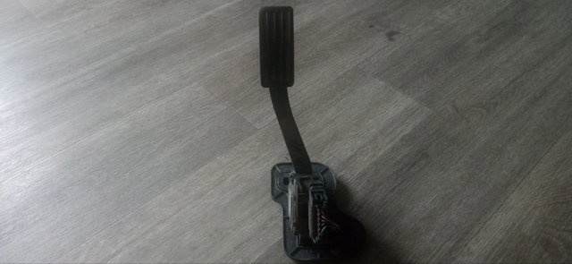 Педаль акселератора 6C119F836CC FORD