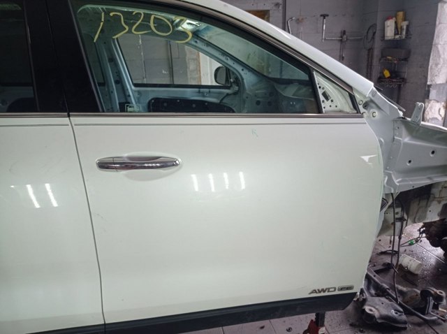 Пасажирські передні двері 76004C6000 HYUNDAI