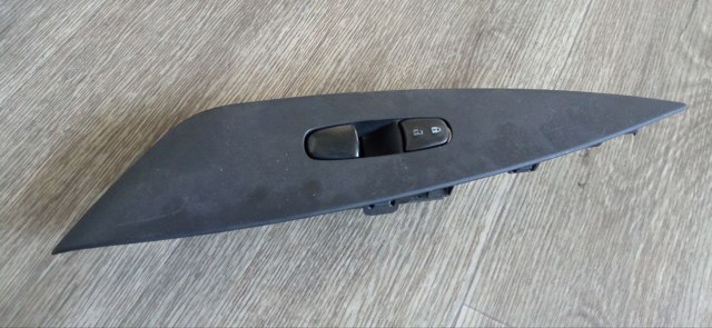 Накладка кнопки склопід'ємника переднього правого 809603NF0A NISSAN