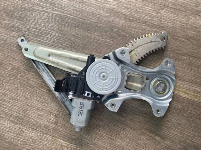 Склопідйомник задніх правих дверей 827201U600 NISSAN