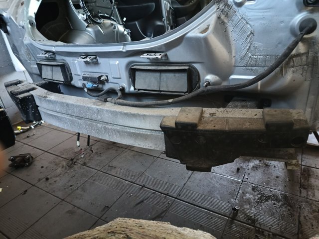Балка бампера заднього Nissan LEAF 1
