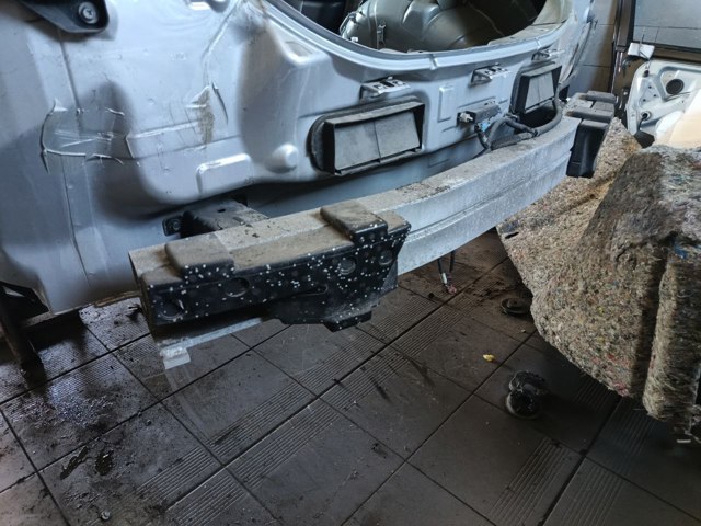 Швелер бампера 850303NF0A NISSAN