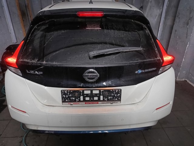Задня ляда 901005SA0B NISSAN