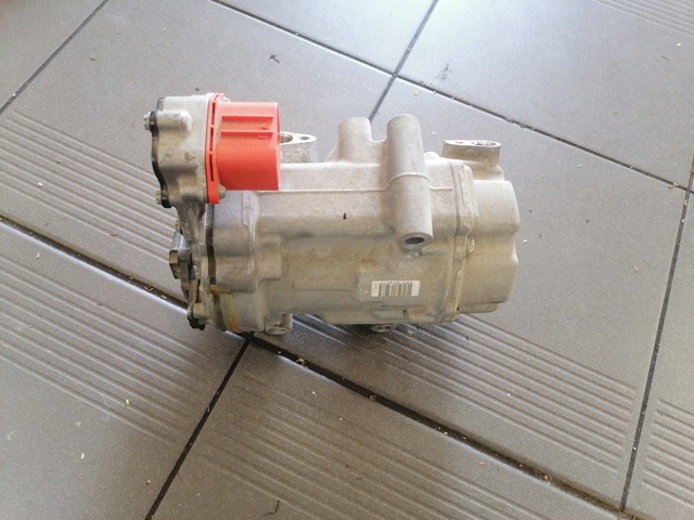Компресор кліматичної установки 926005SA1A NISSAN