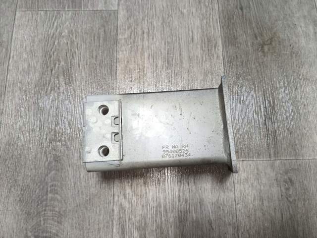 Кронштейн підсилювача переднього бампера 95400525 GM