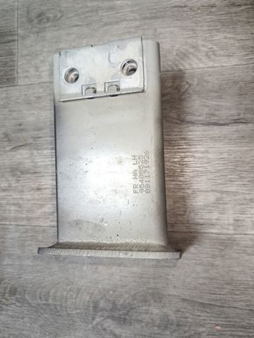 Кронштейн підсилювача переднього бампера 95400525 GM