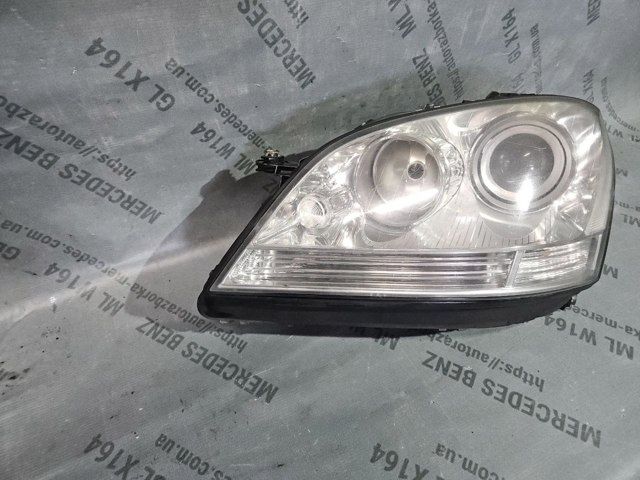 Ущільнювач ліхтаря заднього зовнішнього, лівого A1648261091 MERCEDES