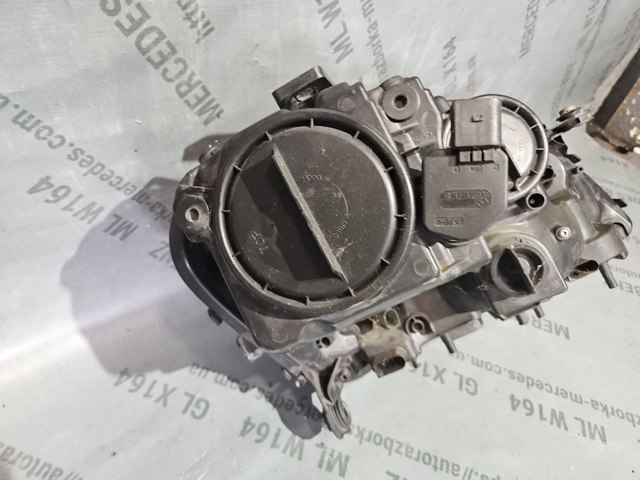 Ущільнювач ліхтаря заднього зовнішнього, лівого A1648261091 MERCEDES