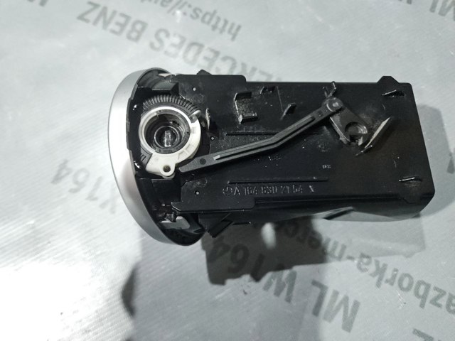 Решітка повітроводу A1648302154 MERCEDES