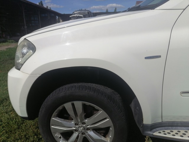 Переднє ліве крило Mercedes GL