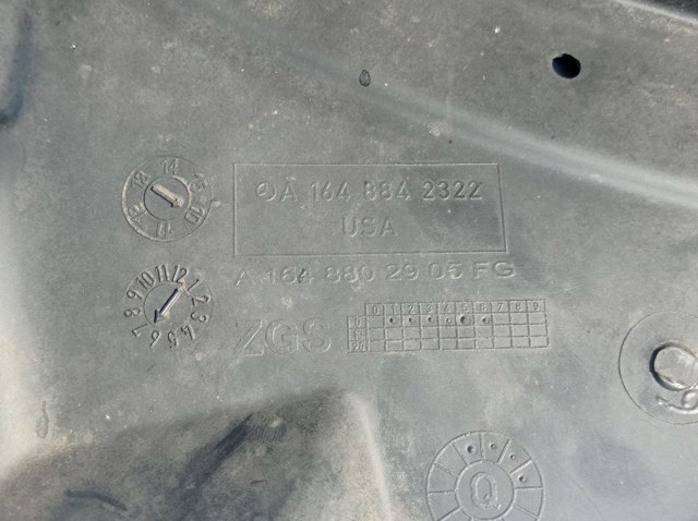 Підкрилок переднього крила, лівий передній A1648802905 MERCEDES