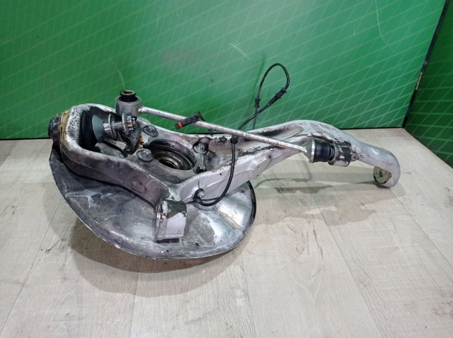 Цапфа поворотна ліва A1663300920 MERCEDES