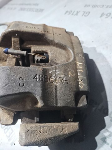 Супорт гальмівний, передній, правий A1664210681 MERCEDES