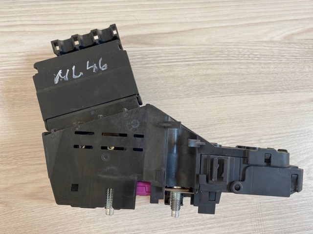 Коробка запобіжників A1665402450 MERCEDES