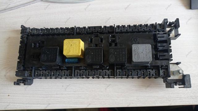 Коробка запобіжників A1669063901 MERCEDES