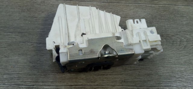 Замок двері правої передньої A1697202635 MERCEDES