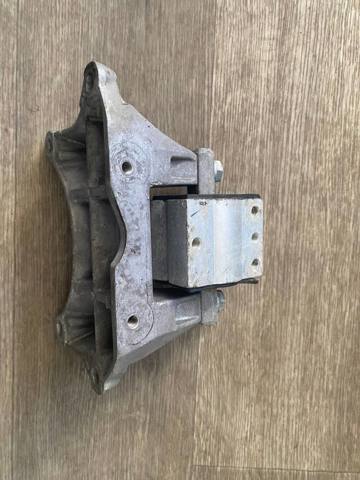 Кронштейн подушки коробки передач A2112420340 MERCEDES