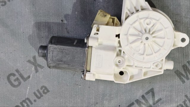 Мотор склопідйомника дверей передніх, правих A2518200842 MERCEDES