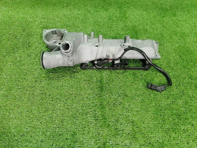 Колектор впускний, правий A6420900637 MERCEDES