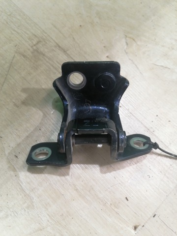 Петля задніх лівих дверей KD5373210A MAZDA