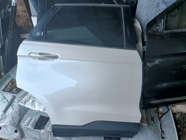 Двері пасажирські задні праві KT4Z5824630B FORD