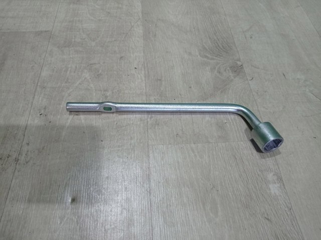 Ключ балонний LD4769671 MAZDA