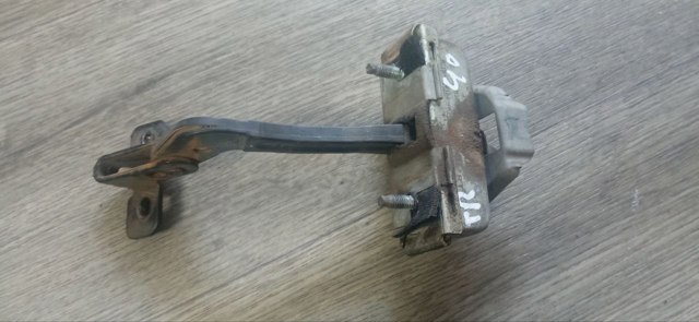 Обмежувач відкриття дверей багажного відсіку (фургон), правий YC15V44100AK FORD