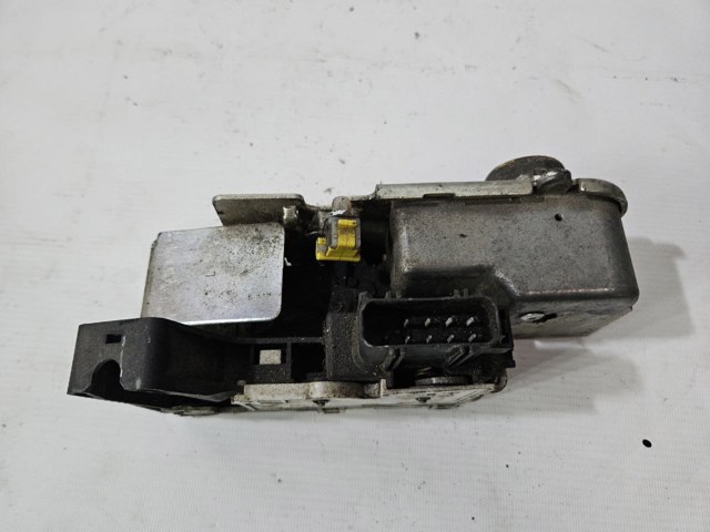 Замок водійських дверей YC1AV21813BV FORD