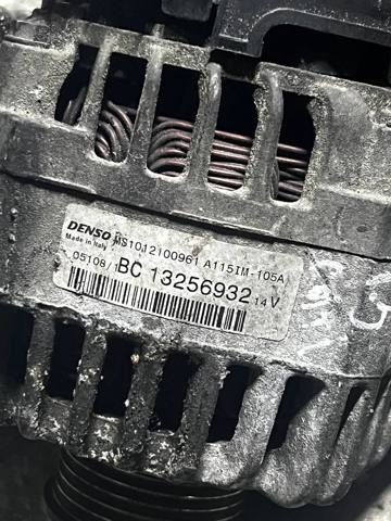 Авто генератор 13256932 OPEL