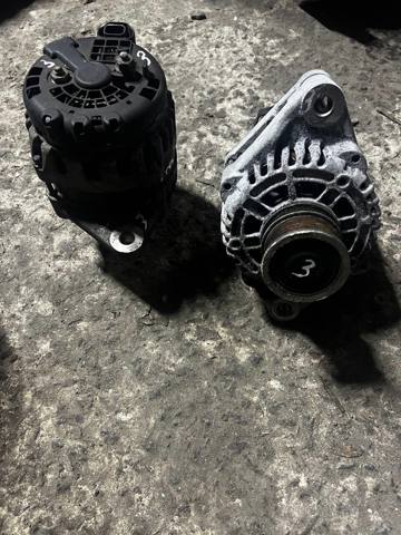 Авто генератор 13579668 OPEL