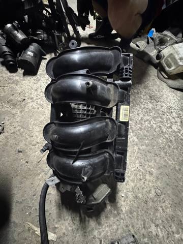 Колектор впускний 4M5G9424CE FORD